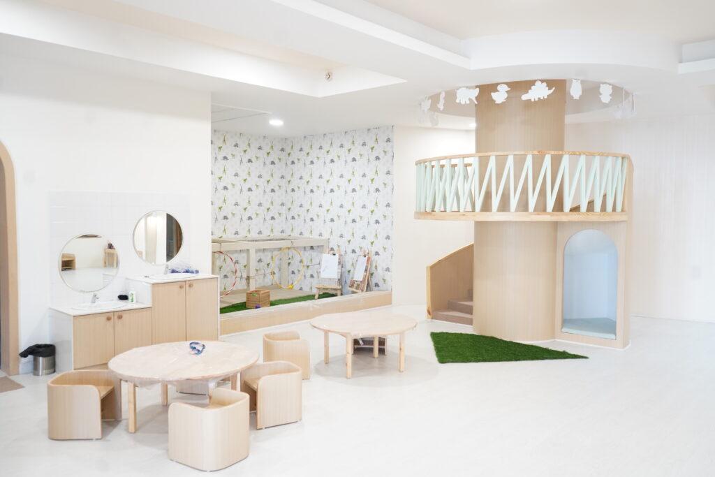 Learning spaces with natural light and neutral colors at LIGO Prometheus School
