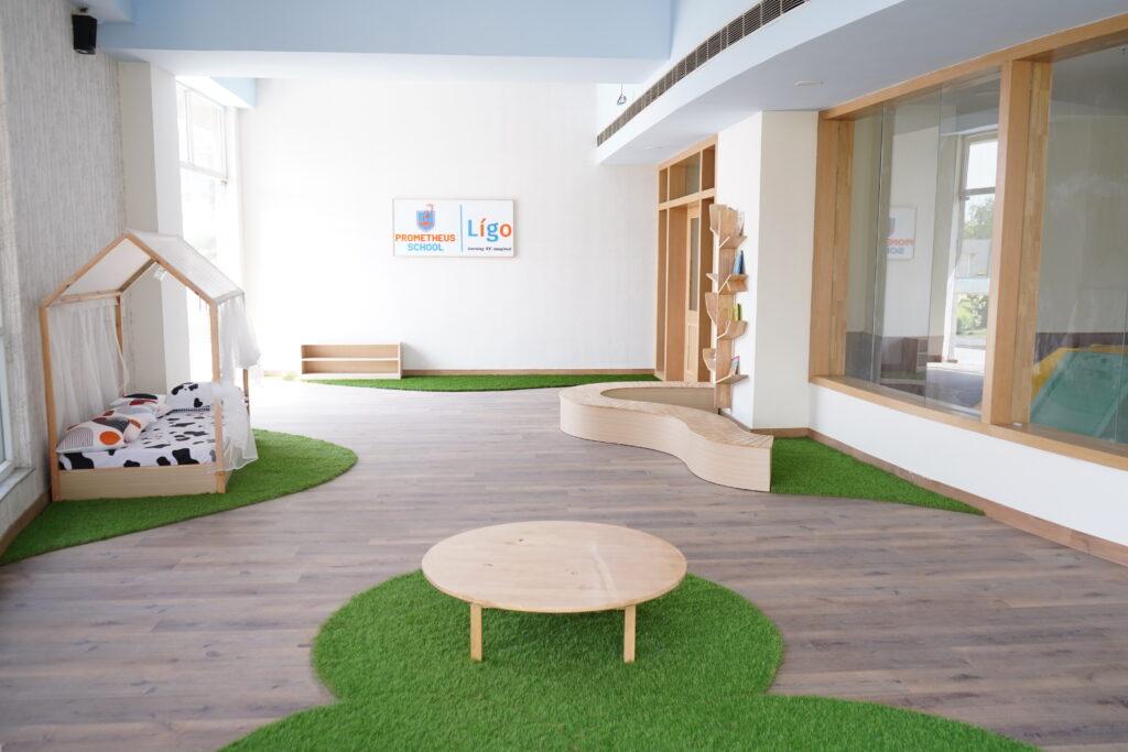 Open learning spaces for students to independently play and explore at LIGO Prometheus School