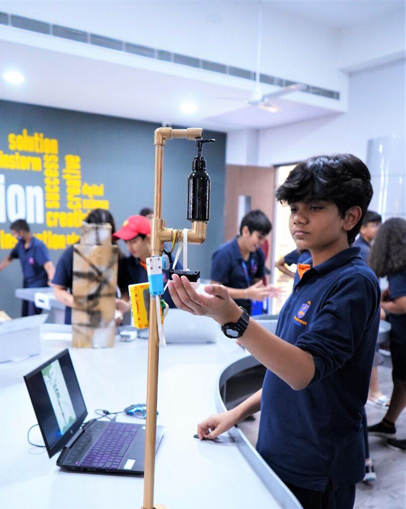 Prometheus School student in MYP created an automatic hand sanitizer dispenser. He used an ultrasonic sensor to detect the user’s hand which will enable the motor to move and dispense a small amount of sanitizer in the user’s hand.