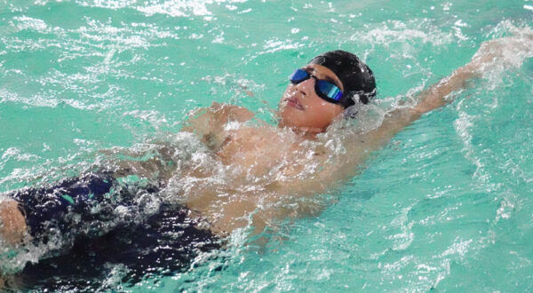 Focused technique: A Prometheus School student practices the butterfly stroke in the swimming pool with precision and energy.
